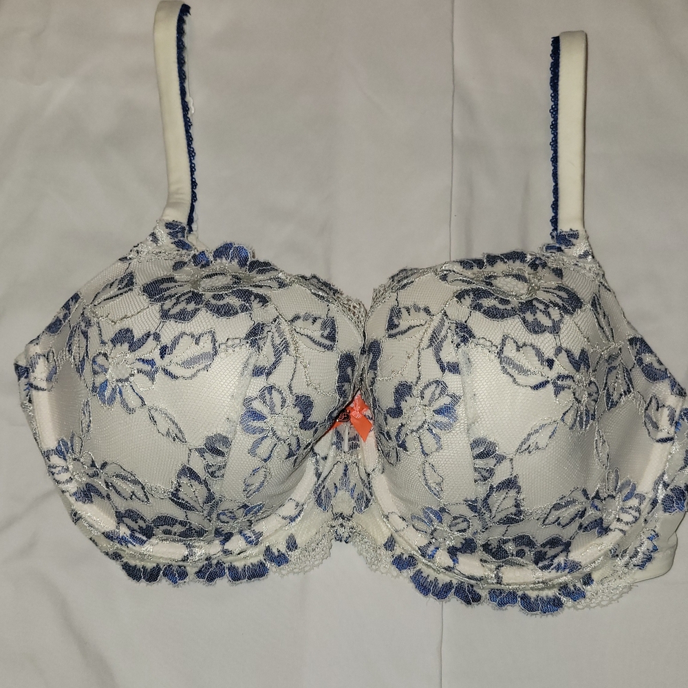 Victoria's Secret White and Blue Lace Bra